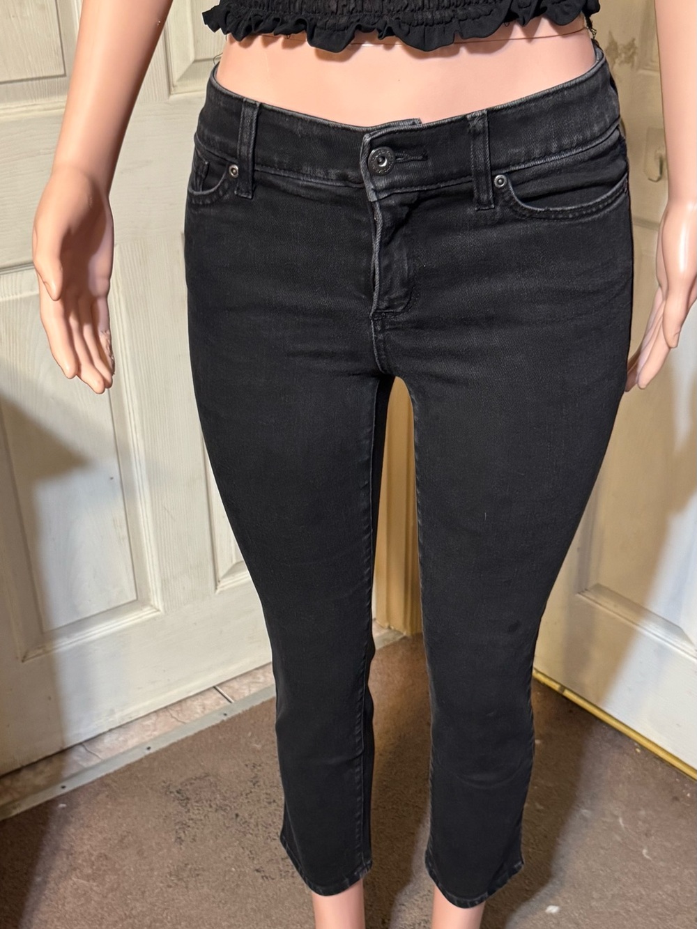 Women's mid rise Black straight leg Jeans 2PS